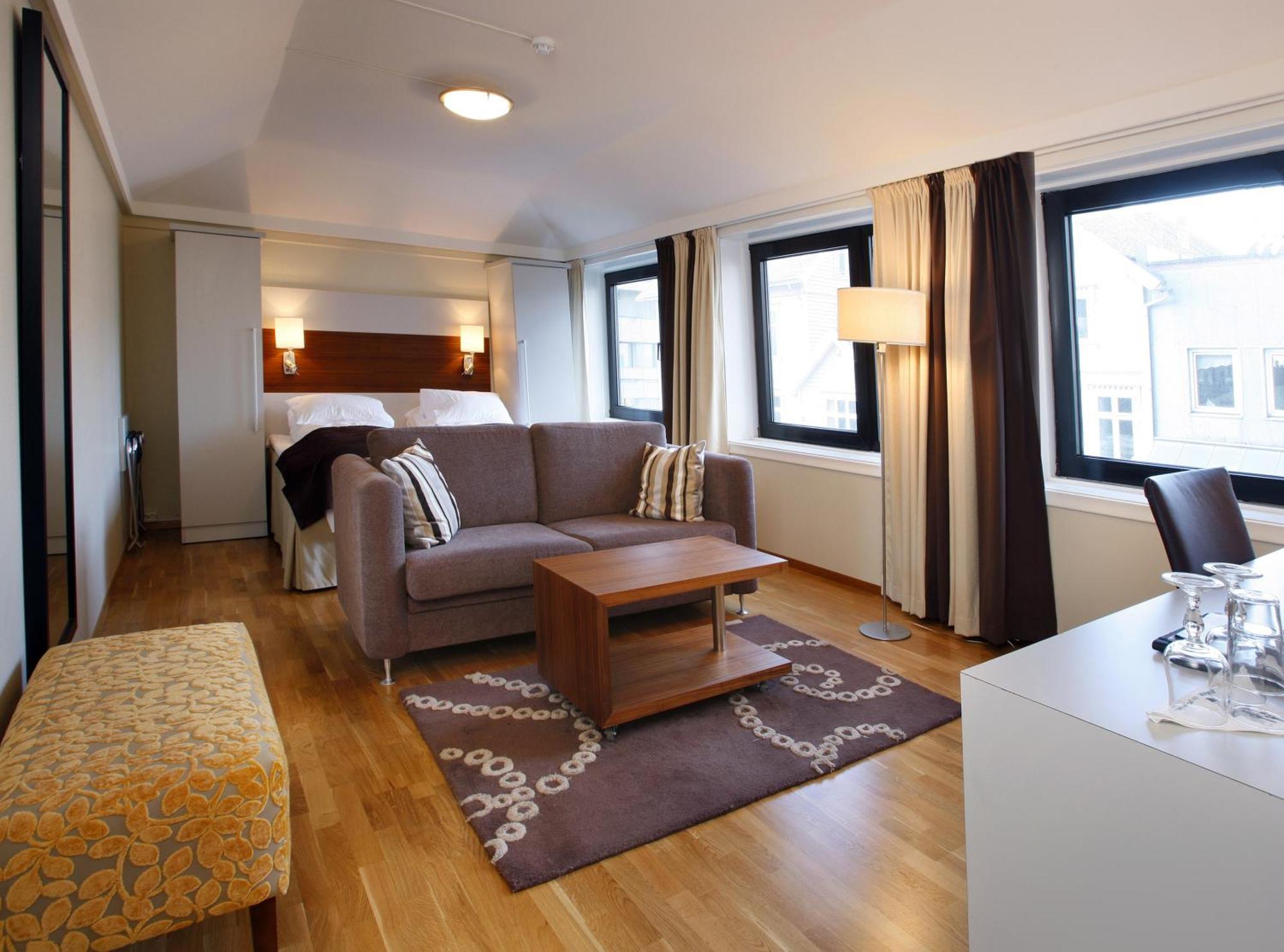 4 Airport Hotels Close to Dokken Museum, Haugesund