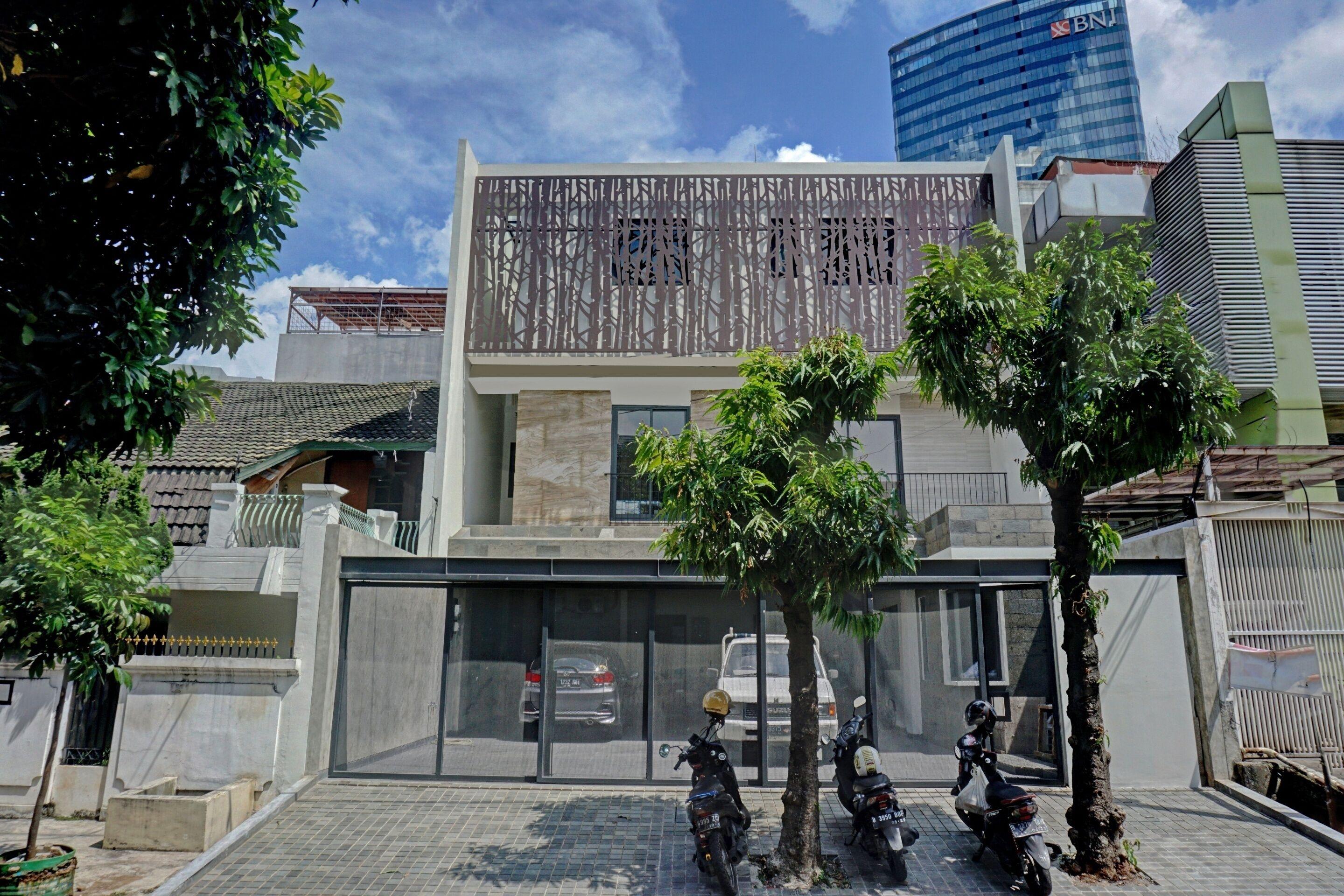 8 Smart OYO Hotels Near Pacific Place Worth Booking