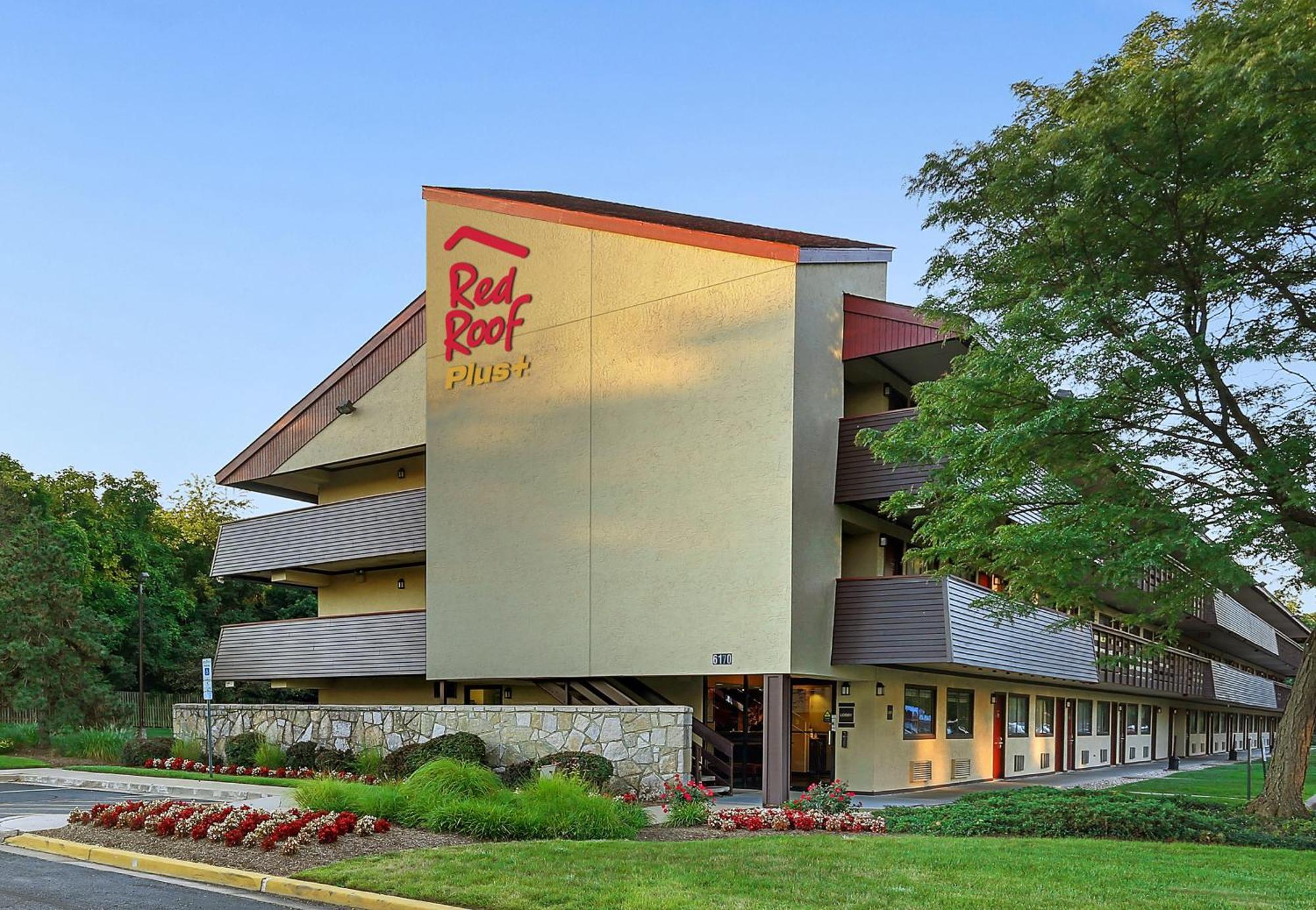6 Central Hotels Near Jefferson Memorial for DC Sightseeing