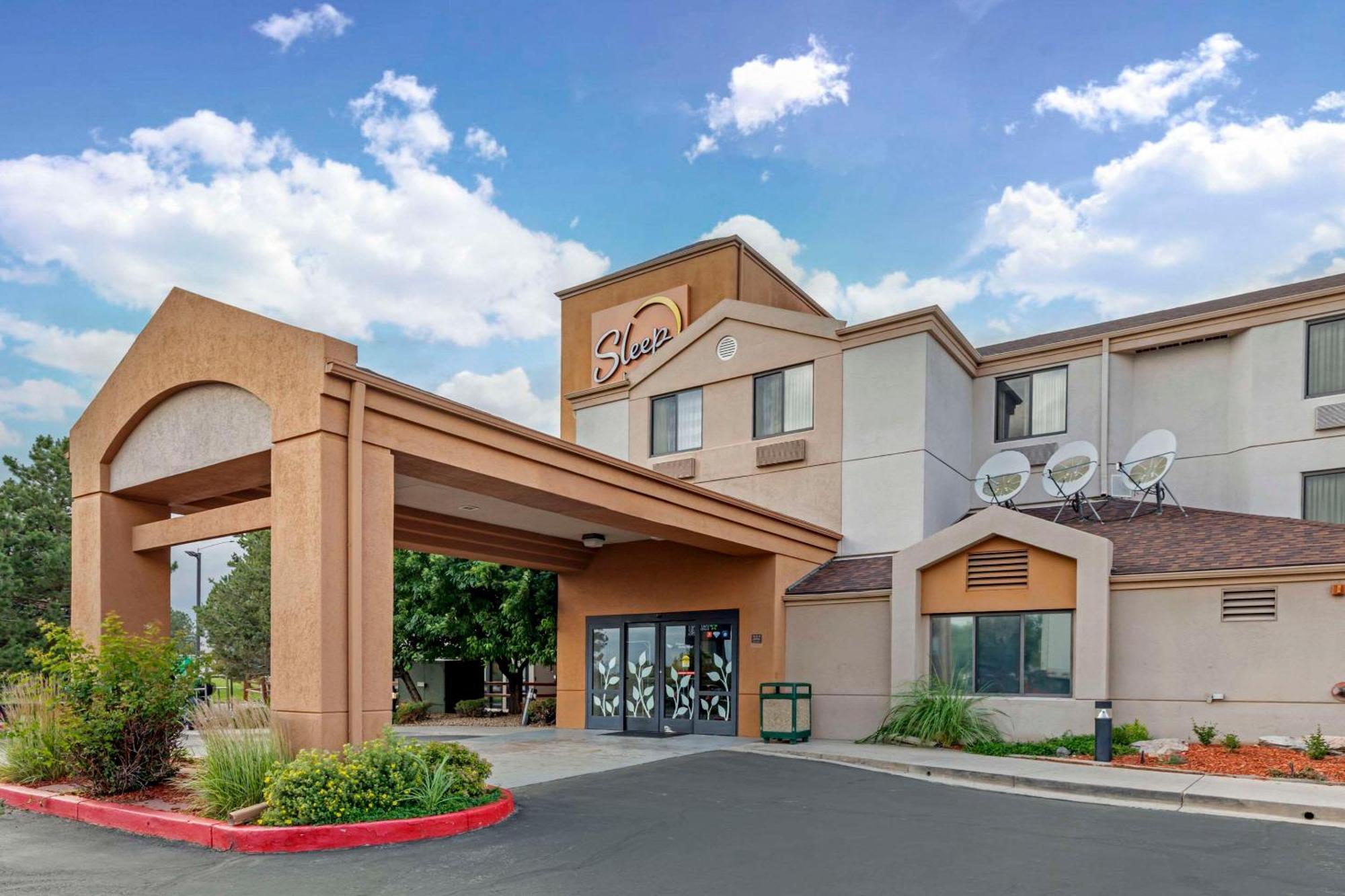 Staying Near Mamie D Eisenhower Park: 5 Business Hotels Compared