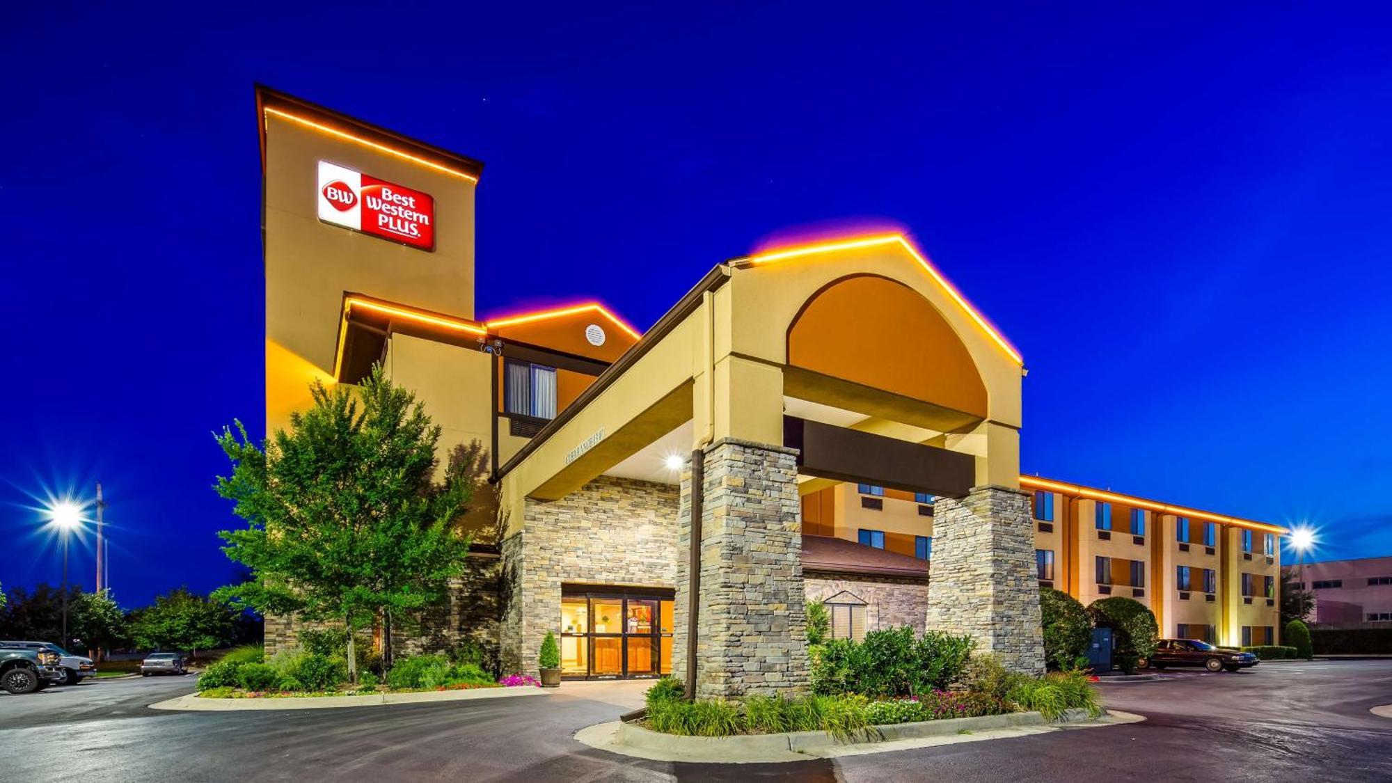 4 Business Hotels Near Woodland Hills Mall Worth Booking