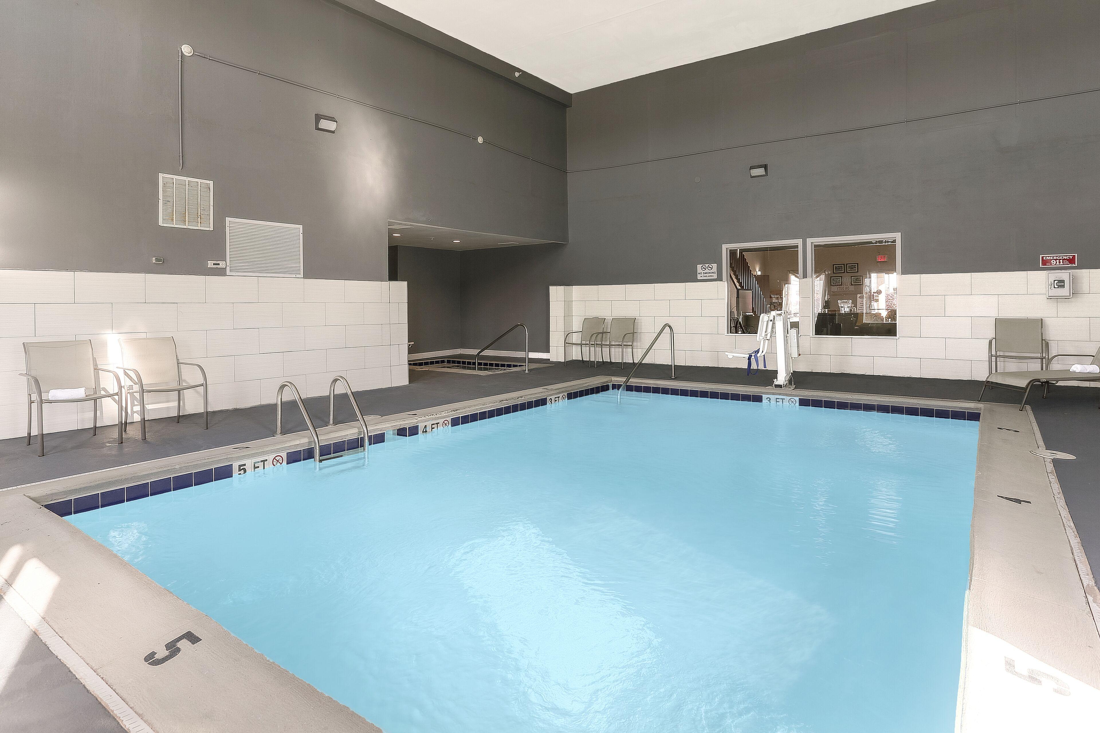 6 Business Hotels Near L.T. Smith Stadium That Deliver