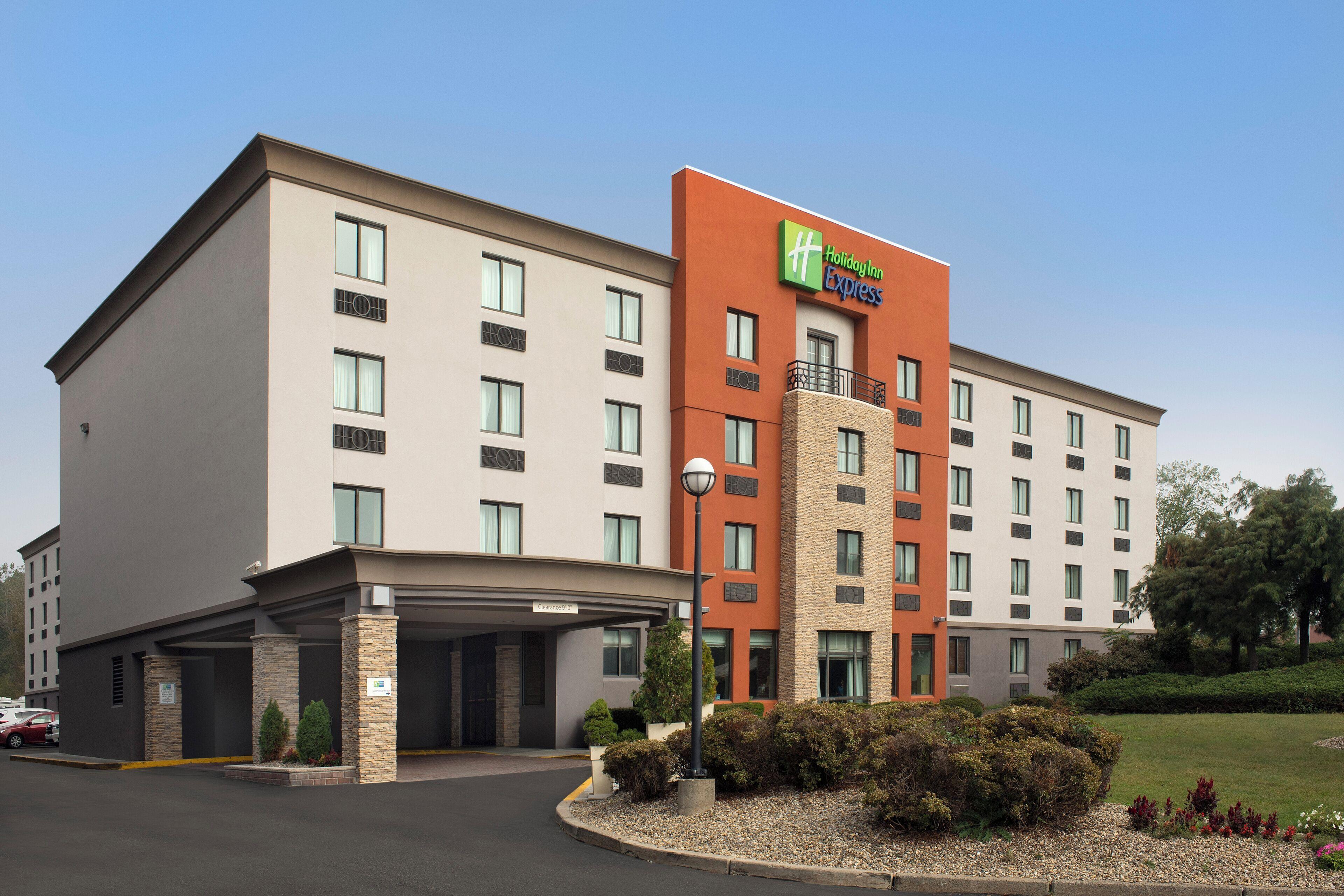 Staying Near Square One Mall: 5 Business Hotels Compared
