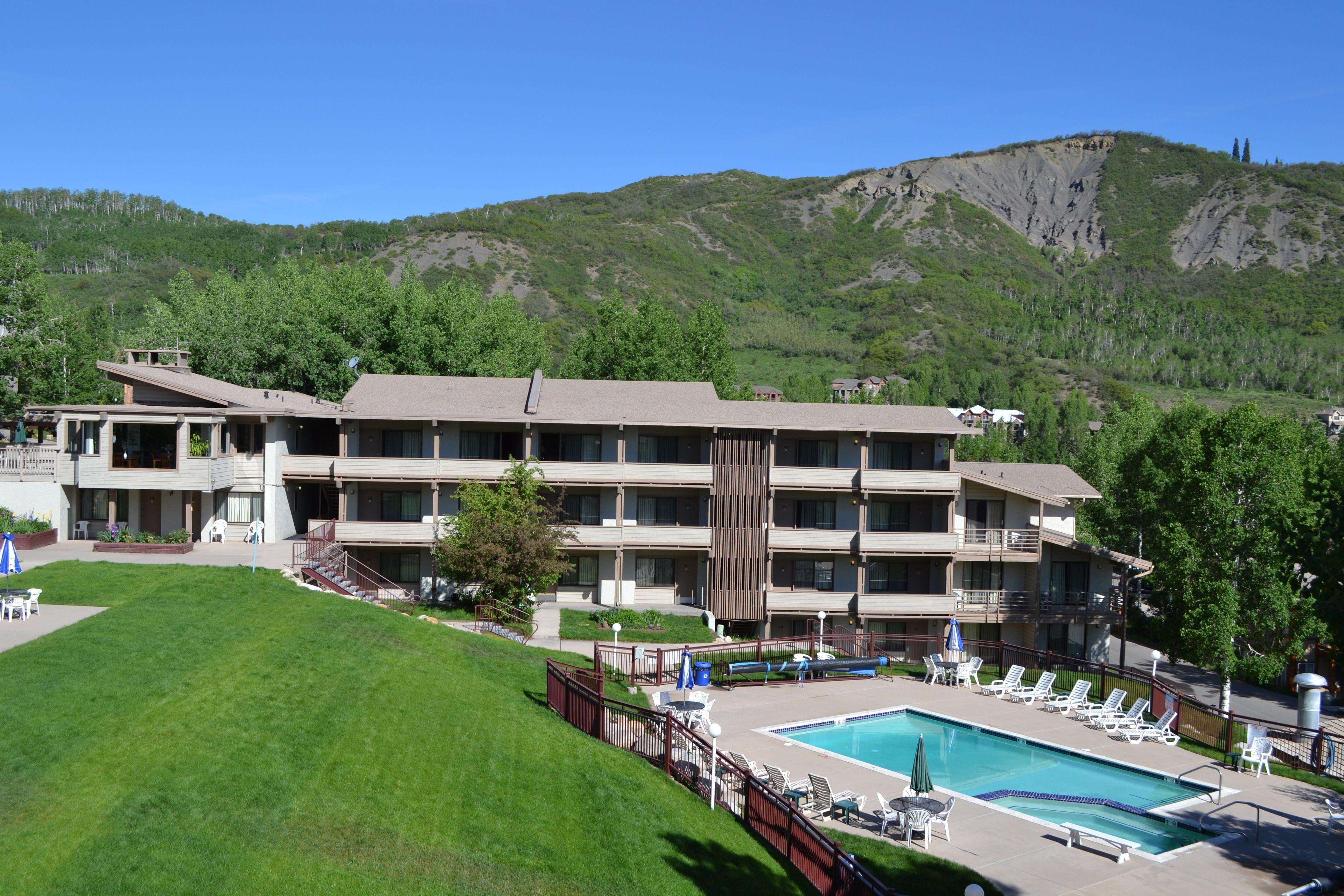 Where to Stay Near Aspen Highlands: 5 Top Airport Hotels