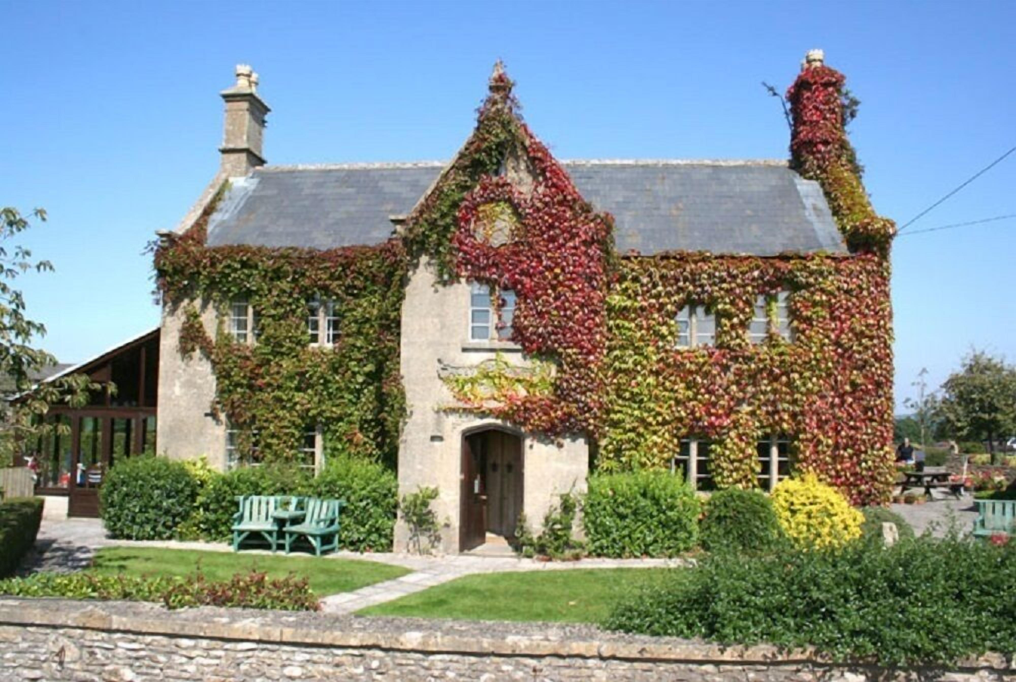 Staying Near Little Solsbury Hill: 6 Family Hotels Compared