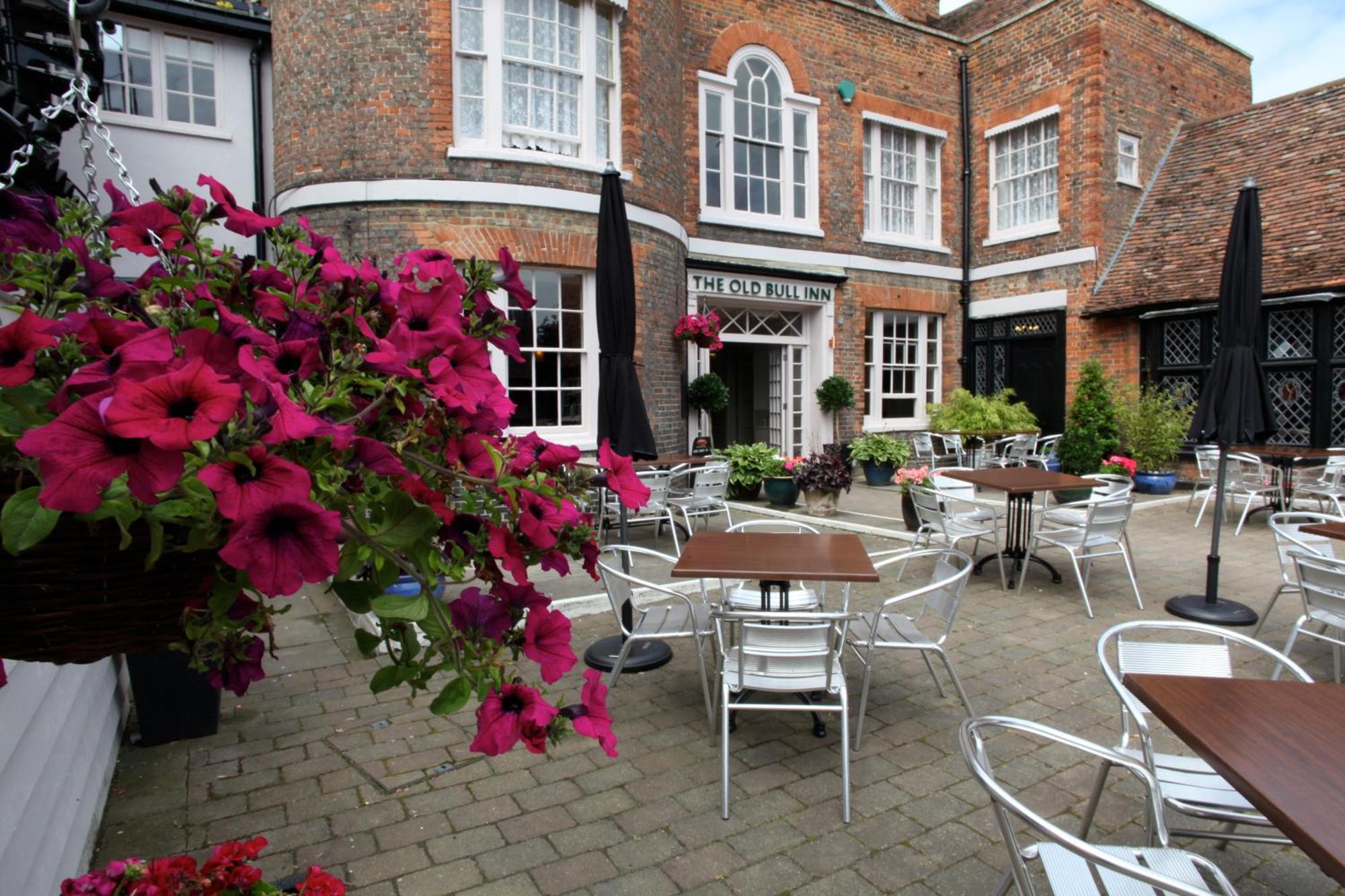 Where to Stay Near Docwras Manor Garden: 4 Central Hotels