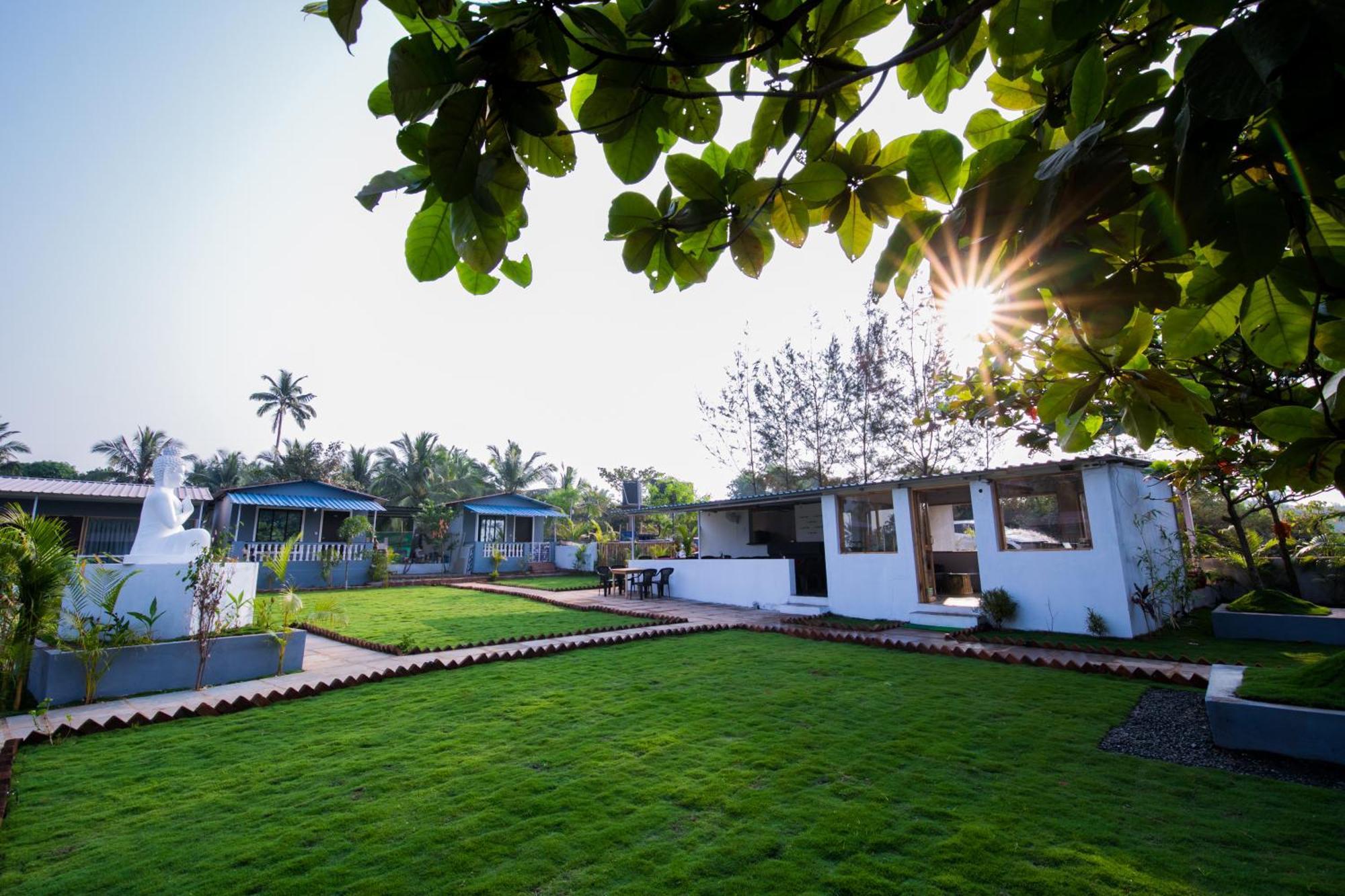 8 Top-Rated Central Hotels in Morjim Beach, Goa