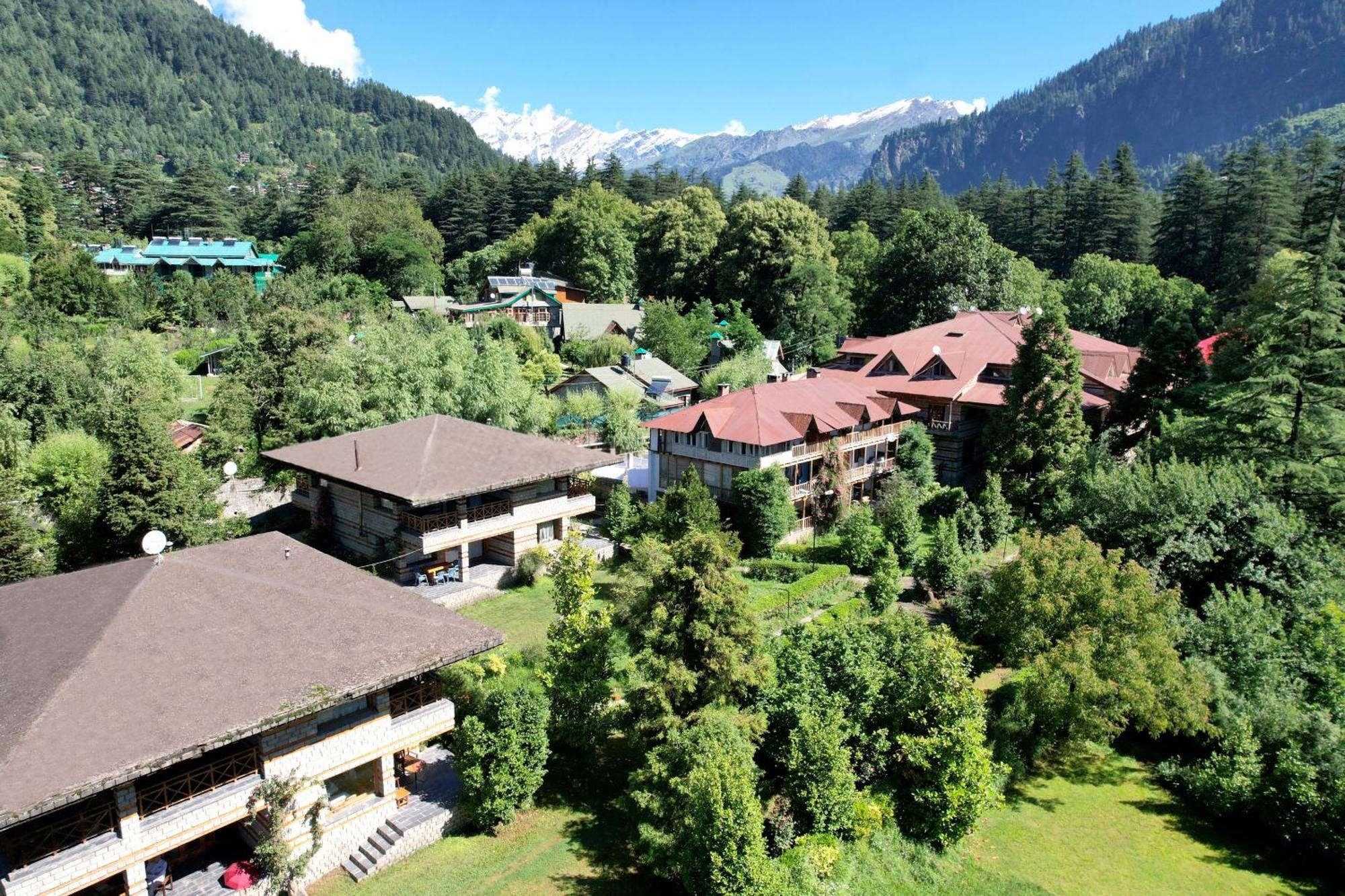 Staying In Old Manali: 8 Central Hotels Compared