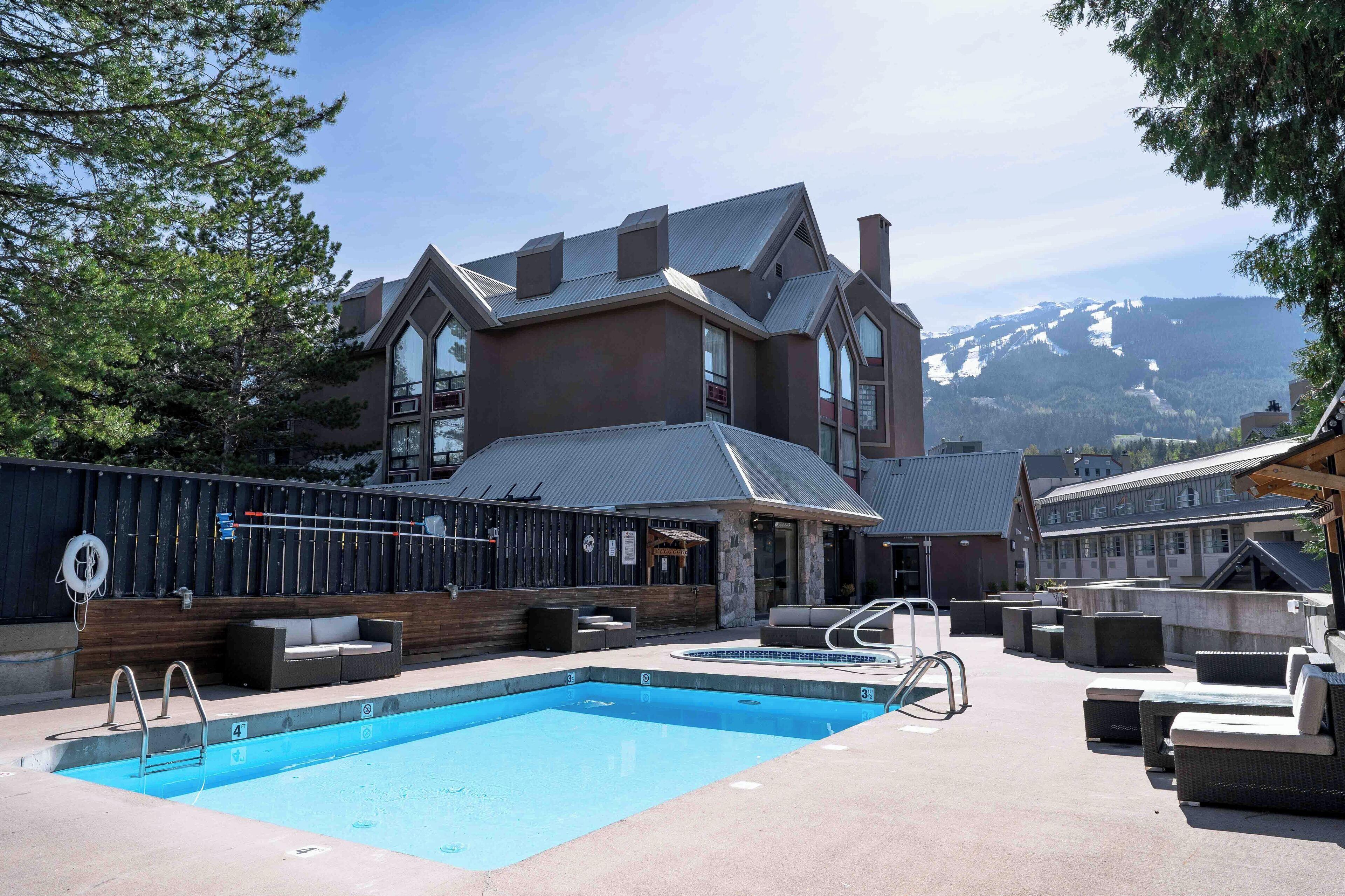 2 Smart Resort Hotels In Whistler Village Worth Booking