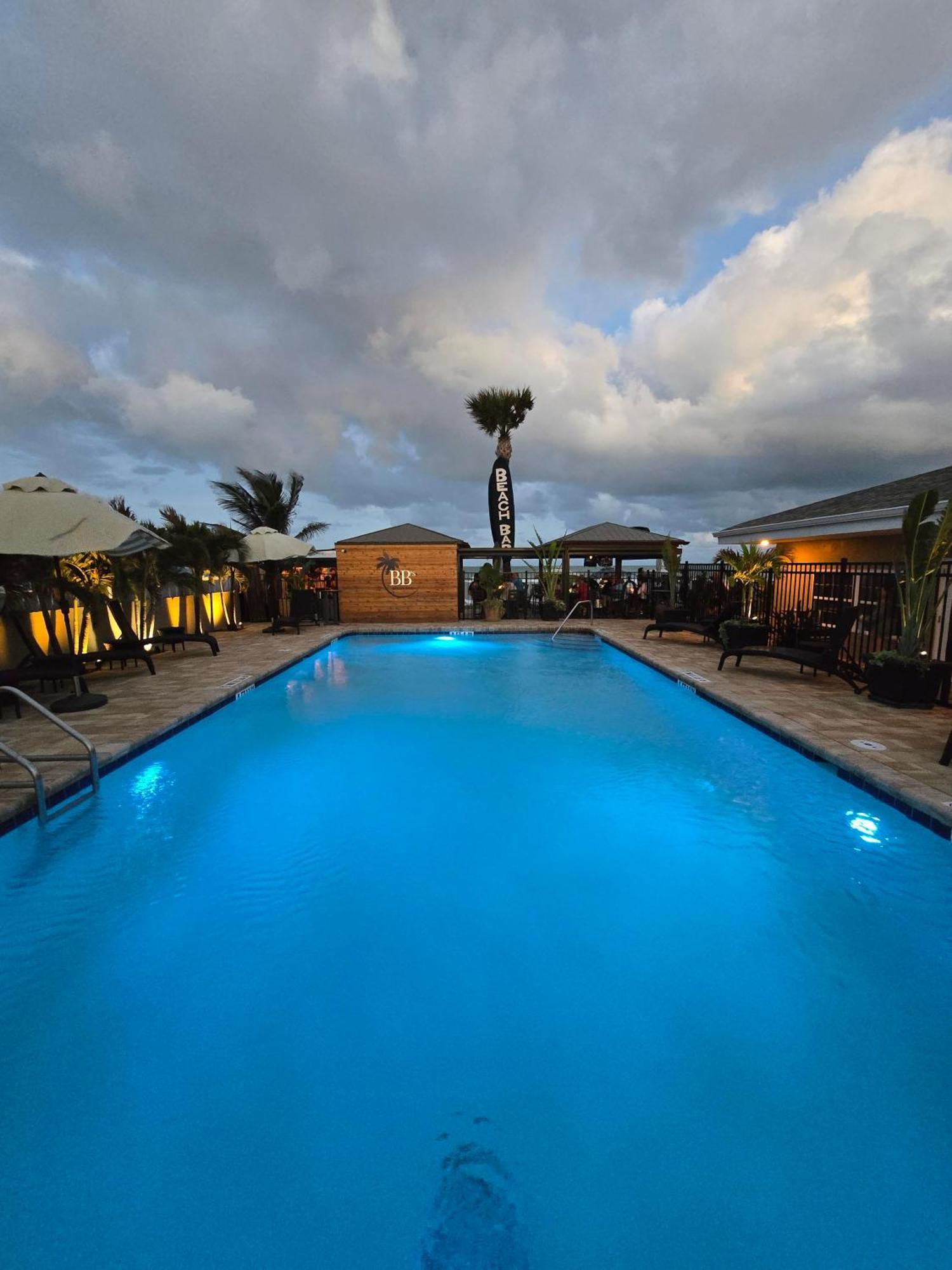 2 Smart Airport Hotels Near Foosaner Art Museum Worth Booking