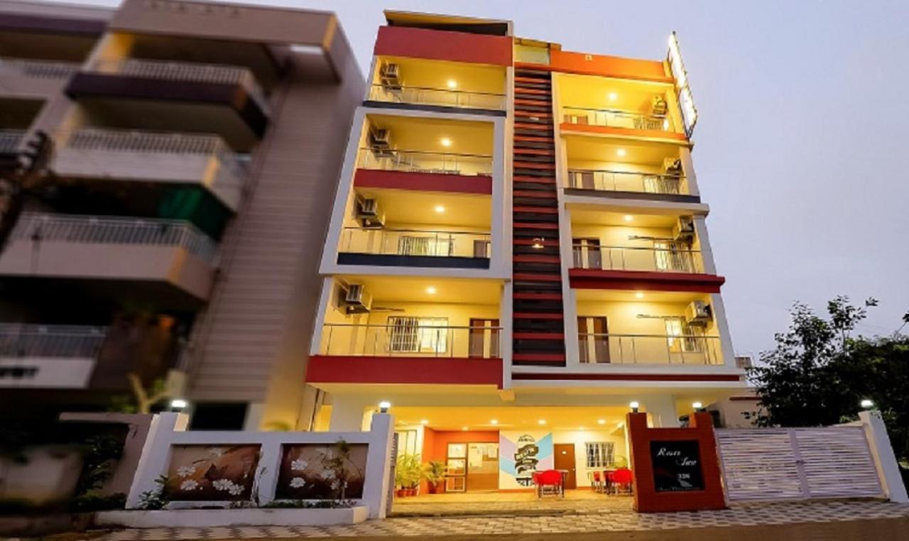5 Smart Airport Hotels Near Maharajbagh Zoo Worth Booking